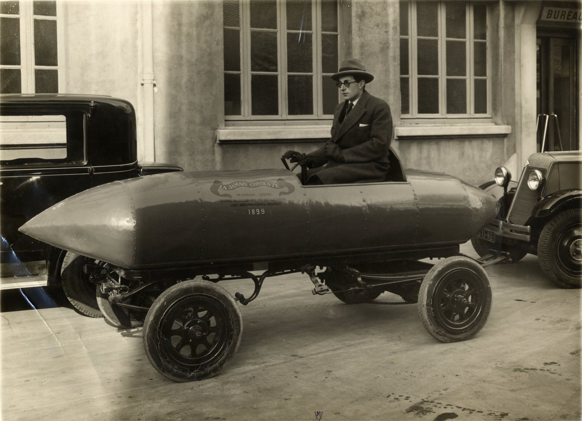 La Jamais Contente first electric car fastest car in the world 1899