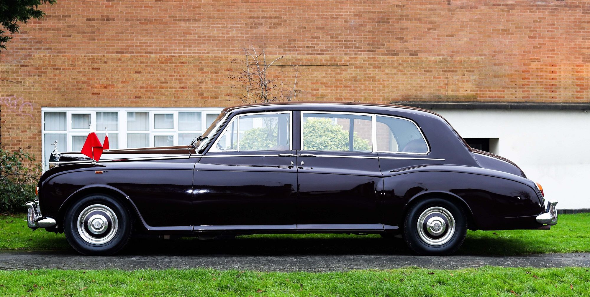 Sheikh Zayed's Rolls-Royce_UAE's First State Motor Car_04