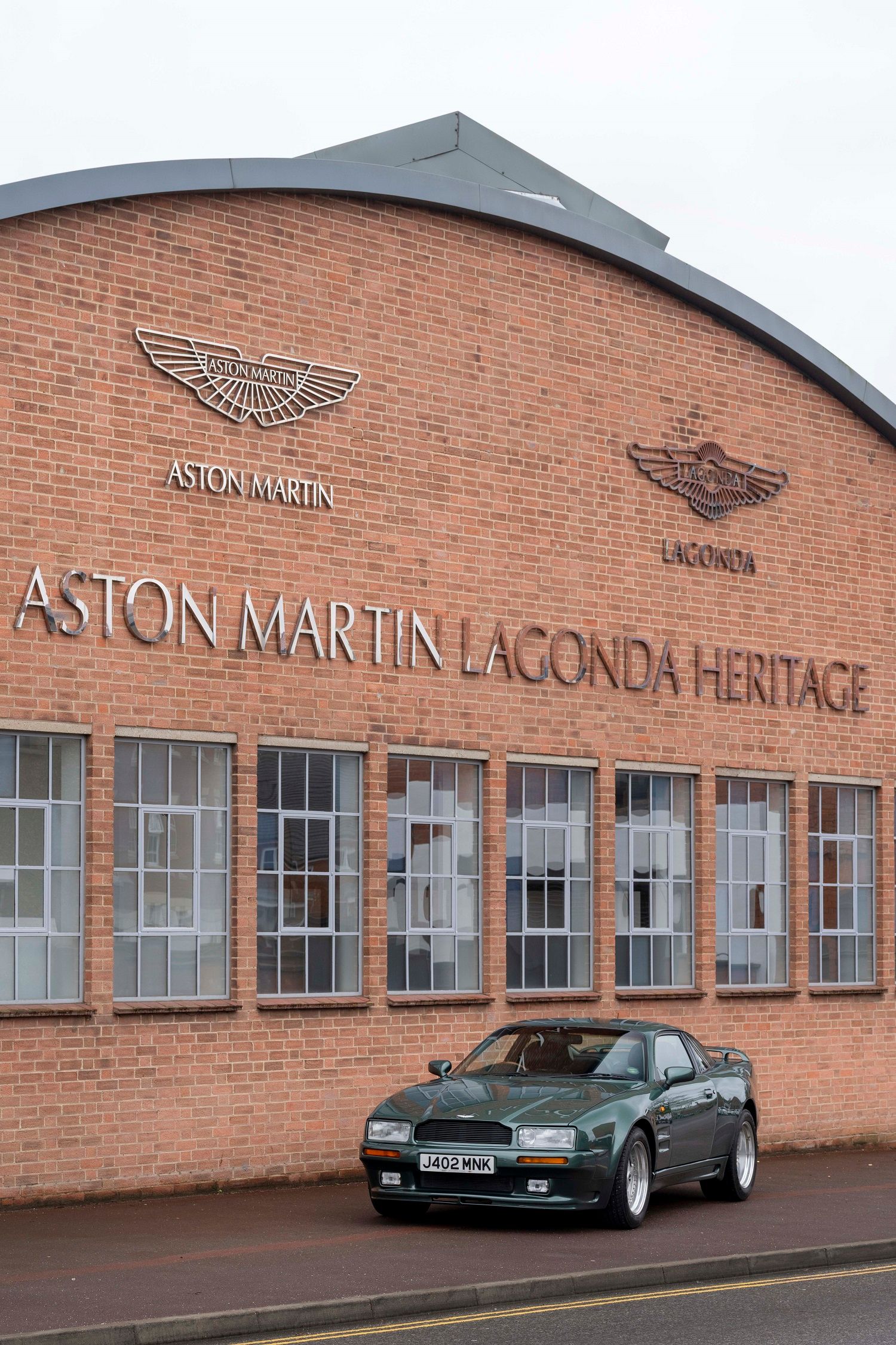 Aston Martin_Virage_30 years_07