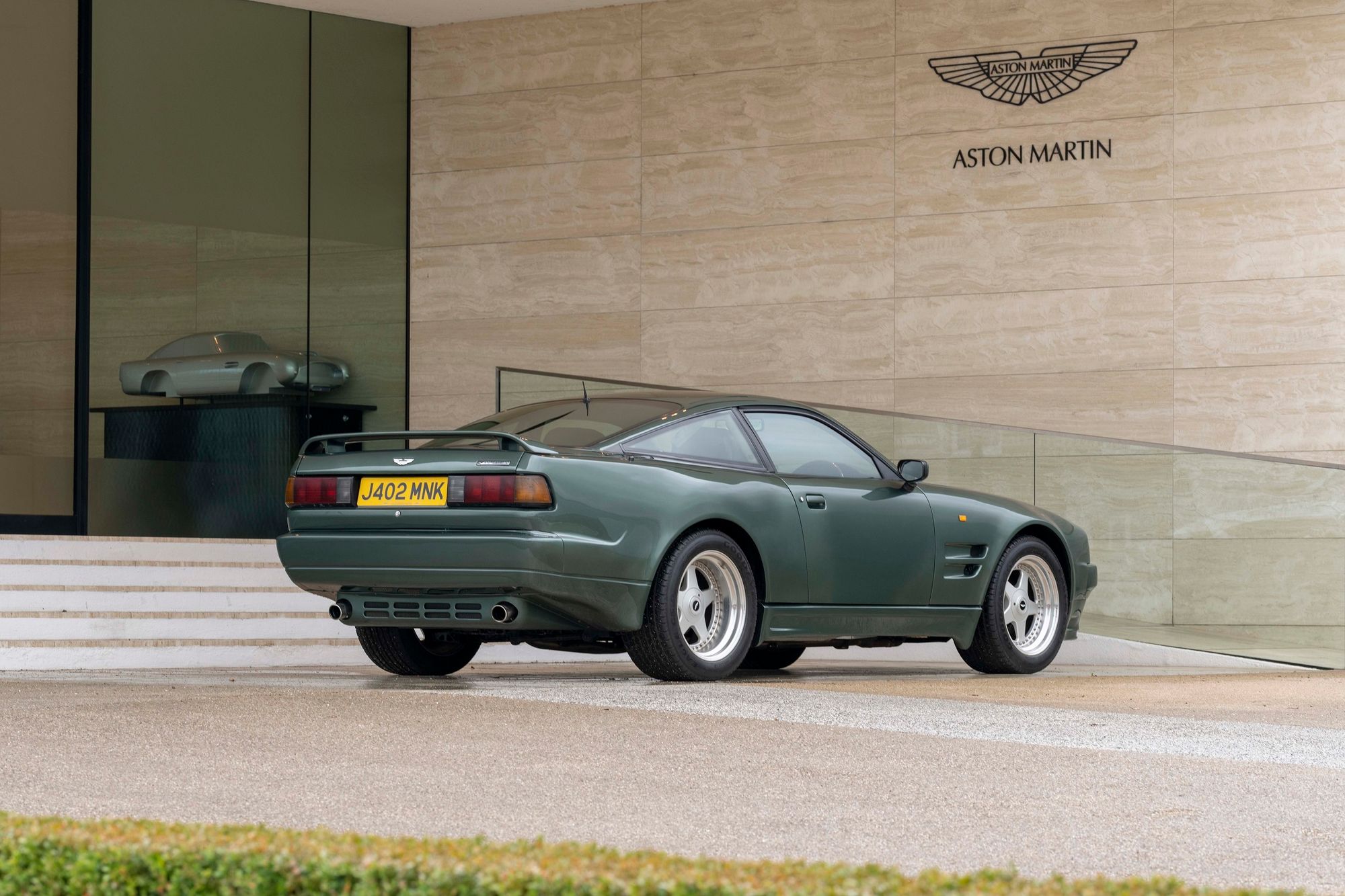 Aston Martin_Virage_30 years_08