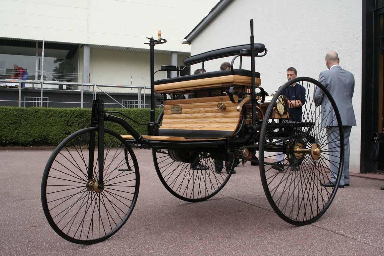 Erste-Hilfe-Set bis zum Medical Car: Mercedes-Benz Museum : Mercedes-Benz  Museum Stuttgart: Classic Fanseite