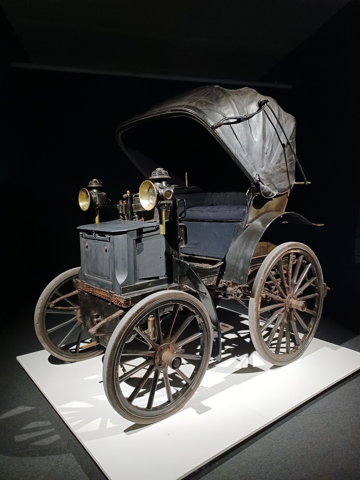 Louwman Museum_oldest private automobile collection_historic vehicles_03