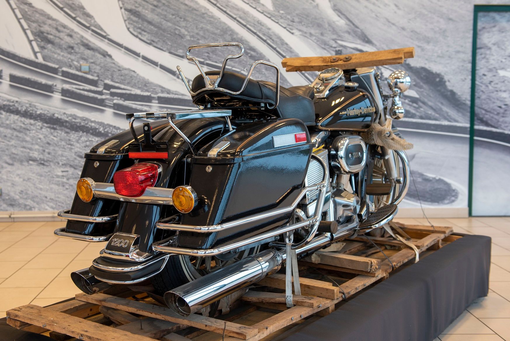 Unboxed 1978 Harley-Davidson Electra Glide_Artcurial Motorcars Auction_02