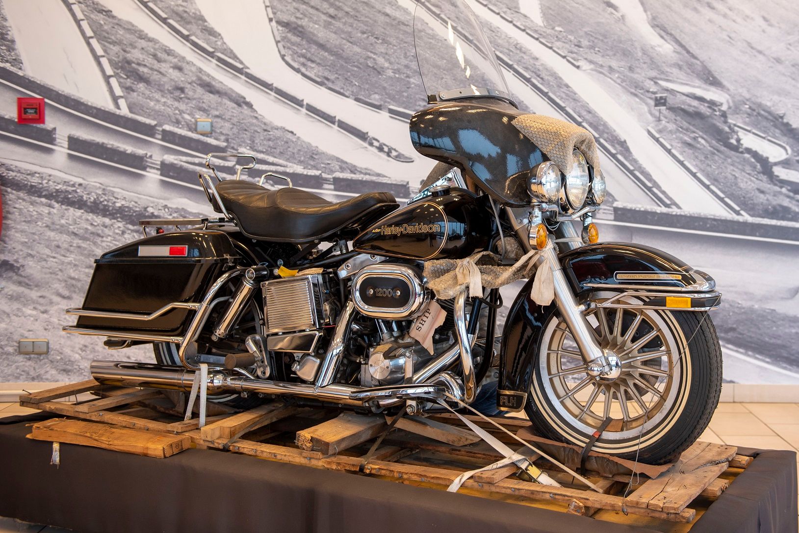 Unboxed 1978 Harley-Davidson Electra Glide_Artcurial Motorcars Auction_05